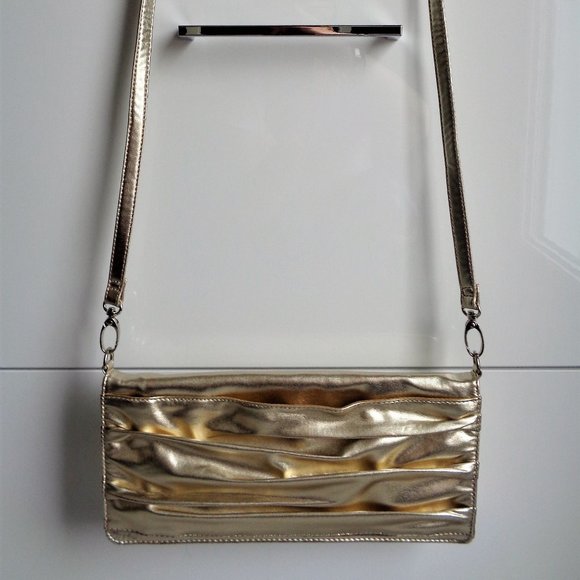 💗 3/$25 Gold crossbody bag - Picture 1 of 5